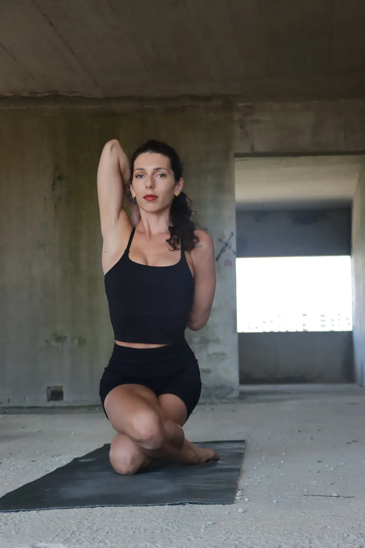 Jelena in a graceful warrior variation