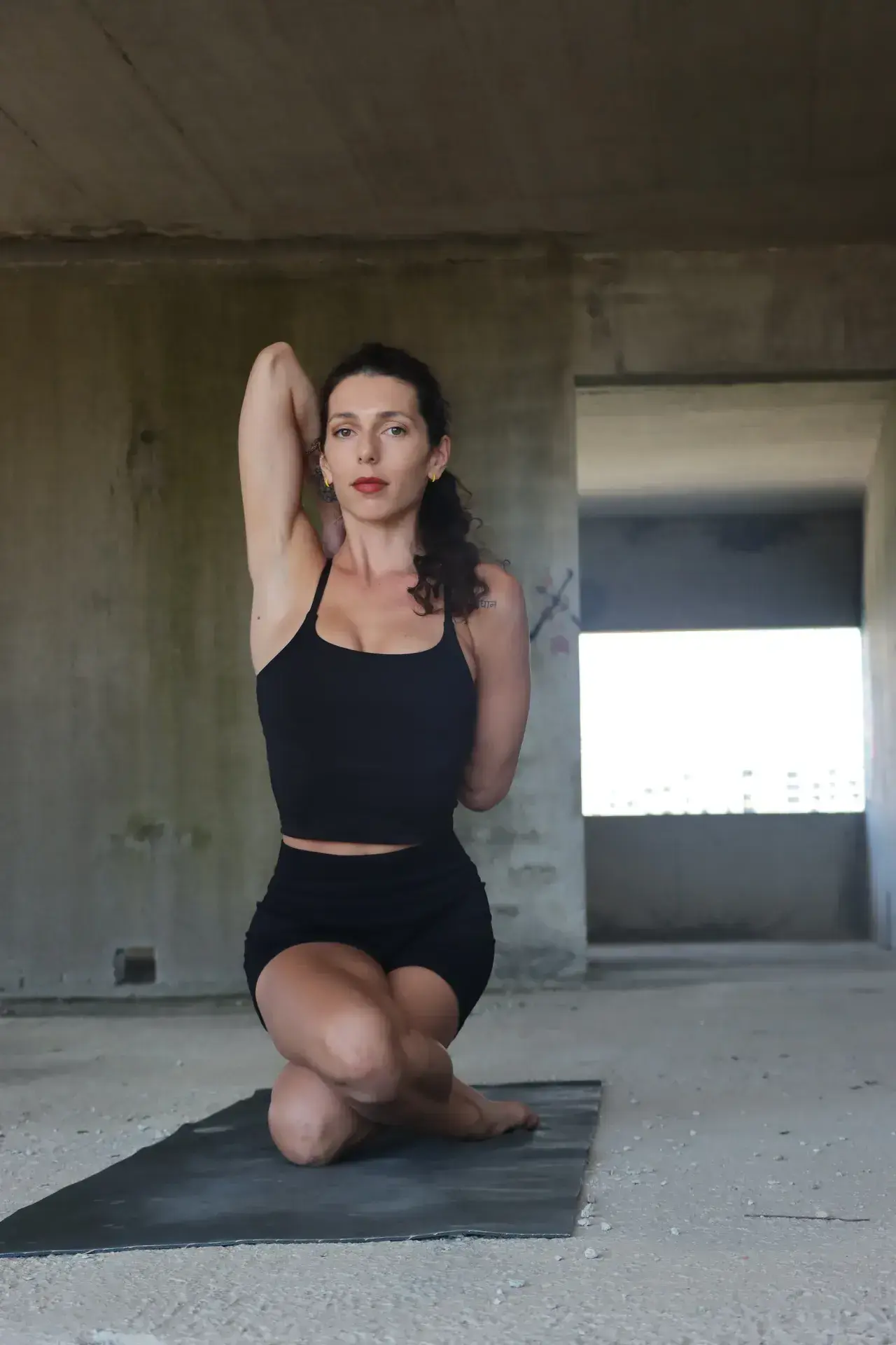 Jelena in a graceful warrior variation